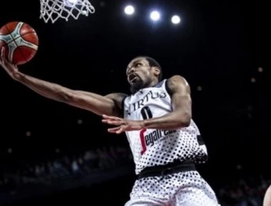 Πάντερ: Μην του... αντιμιλάτε του παιδιού! (φωτό, βίντεο)